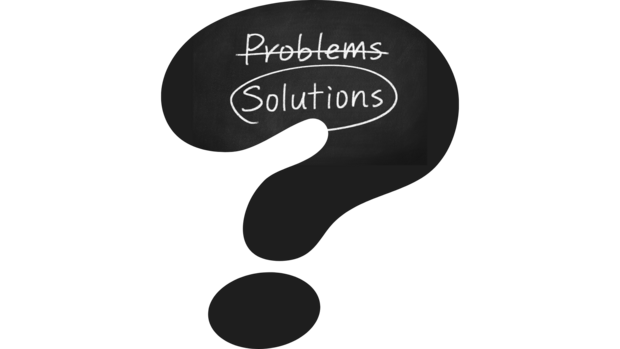 Ein großes schwarzes Fragezeichen mit der durchgestrichenen Aufschrift „Problem“ und dem eingekreisten Wort „Solution“ darüber.