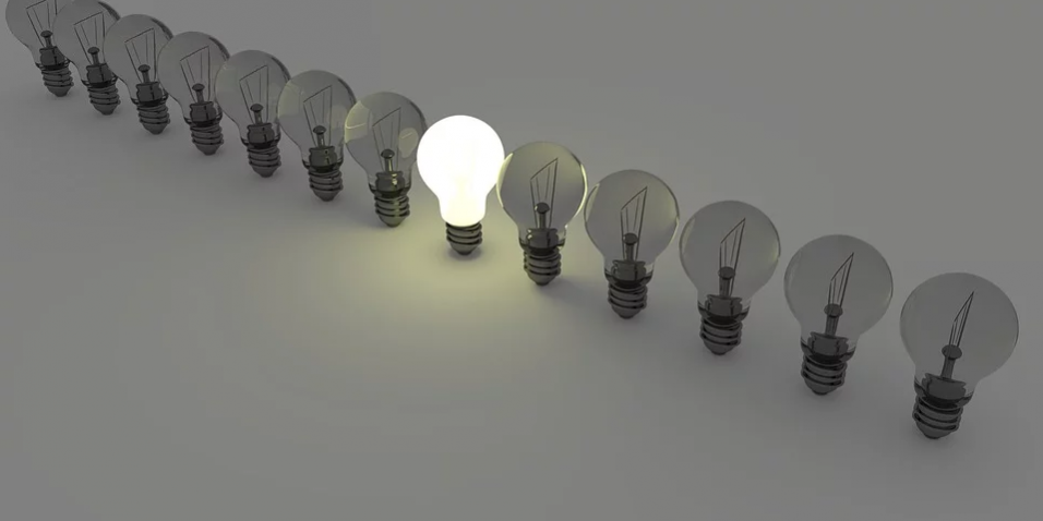 Künstliche Intelligenzen bieten ein enormes Potenzial, das die Wettbewerbsfähigkeit von kleinen, mittleren und großen Unternehmen steigert. Potenzial