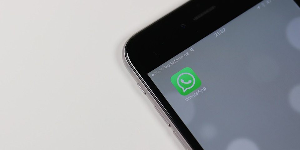 Wie funktioniert Kundenservice via WhatsApp? Zwei Branchen machen’s vor Kundenservice WhatsApp